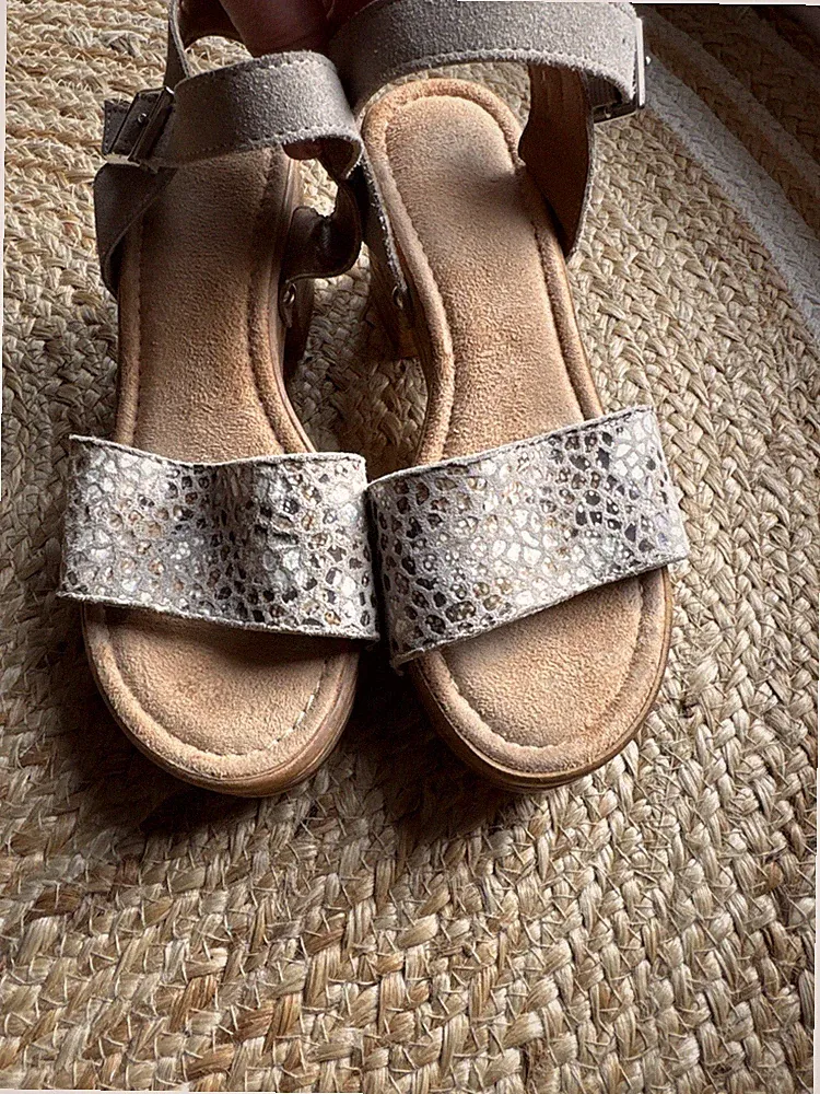👡 Sandalen Gr. 37 – Keilabsatz 6,5 cm – Leder – sehr guter Zustand