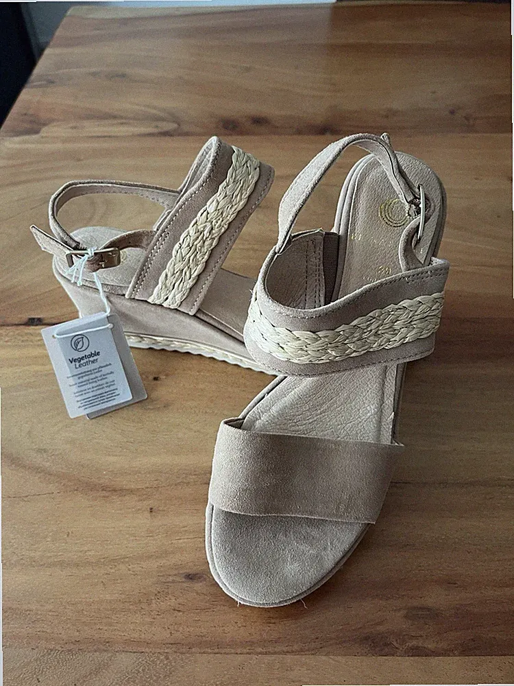 Sandalen Gr.39 Natur Bequemer Keilabsatz mit Etikett Sehr Guter Zustand Top