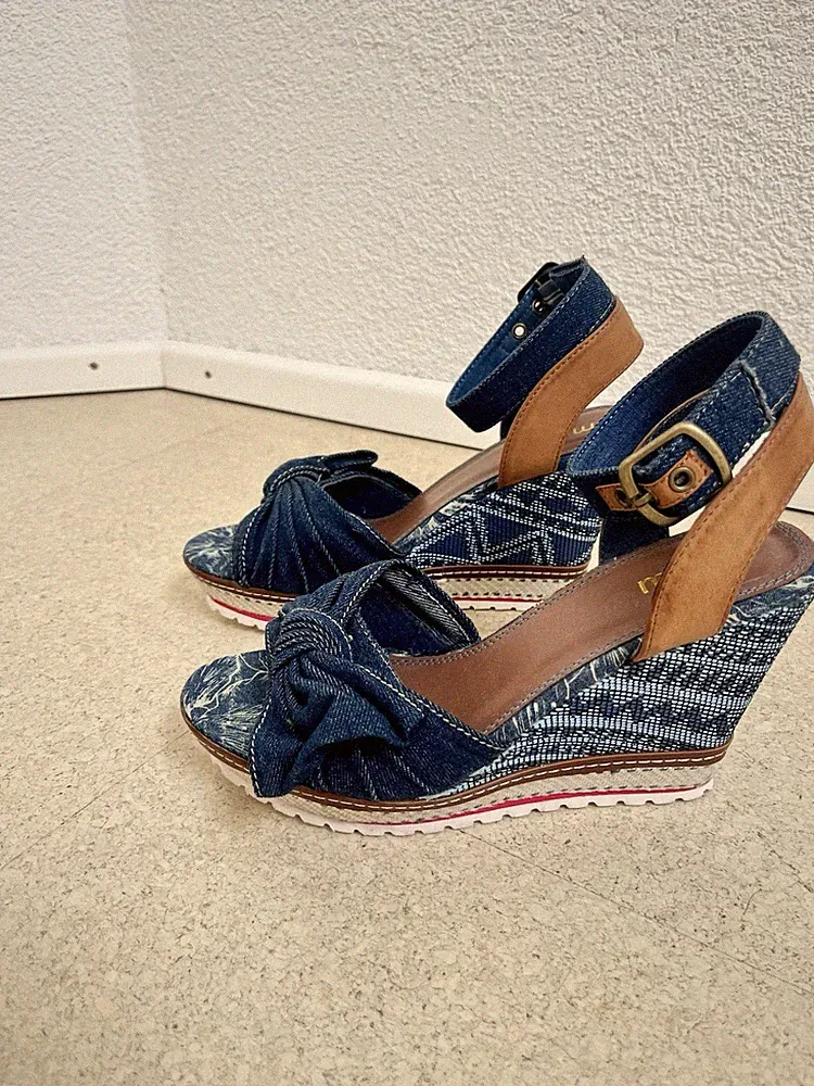 Sandalen Keilabsatz Plateau Gr. 40 Jeans Blau Fast Neu