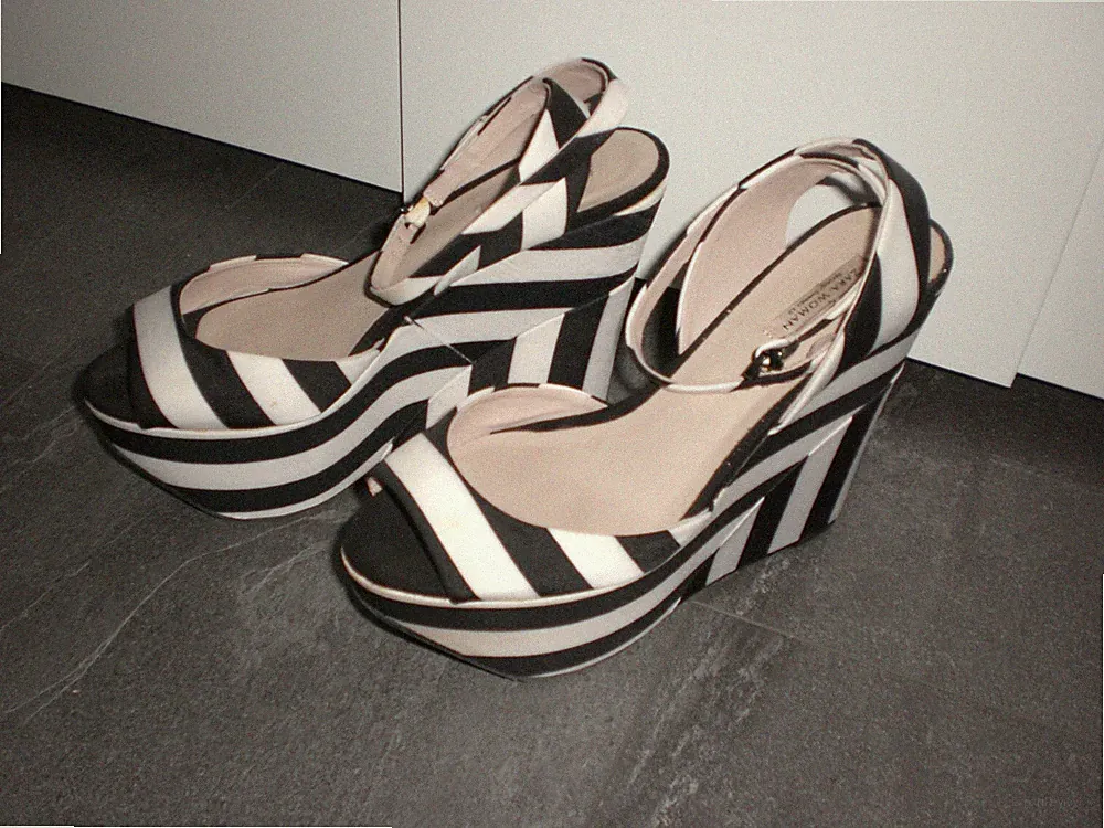Sandalen Keilabsatz schwarz weiß gestreift Gr.37
