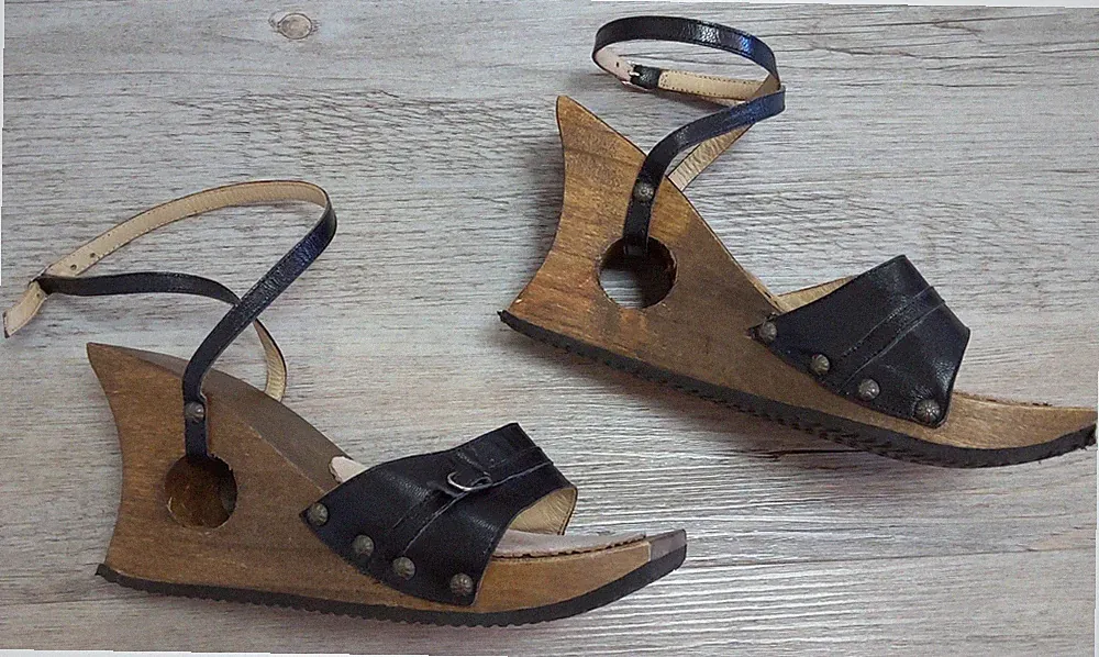 Sandalen Leder schwarz mit Keilabsatz Gr. 36