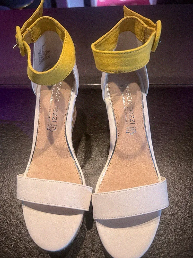 Sandalen mit Keilabsatz 9cm, kaum getragen von Marco Tozzi