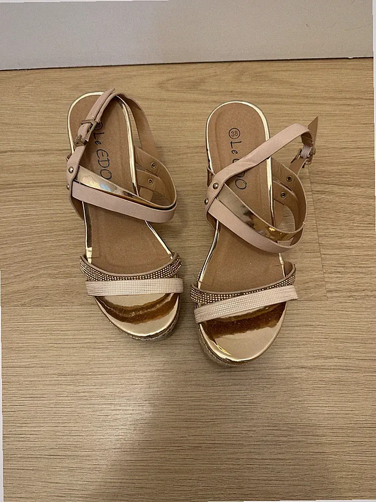 Sandalen mit Keilabsatz, Damen Plateau, Metallisch Verzierungen, Offener Heel