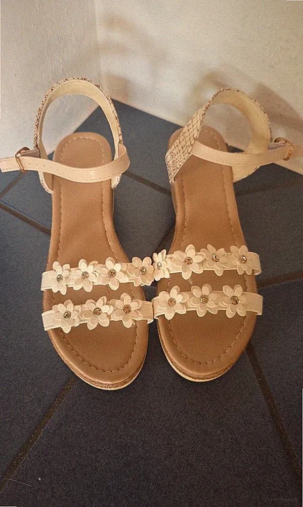 Sandalen mit Keilabsatz und Blumen-Design, Gr. 40