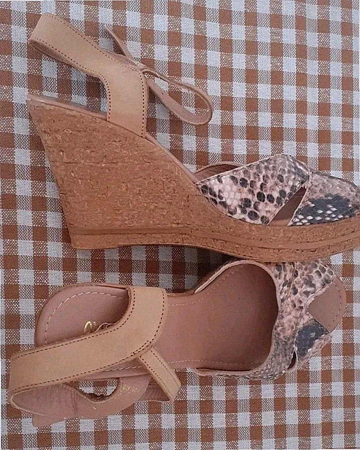 Sandalen mit Keilabsatz Wedges in Größe 37 in braun