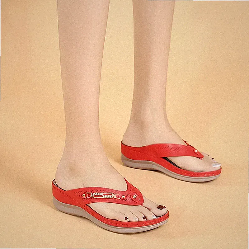 Sandalen Pantoletten Low Sabot Rot Keilabsatz 5 cm Zehentrenner Kunstleder 92081