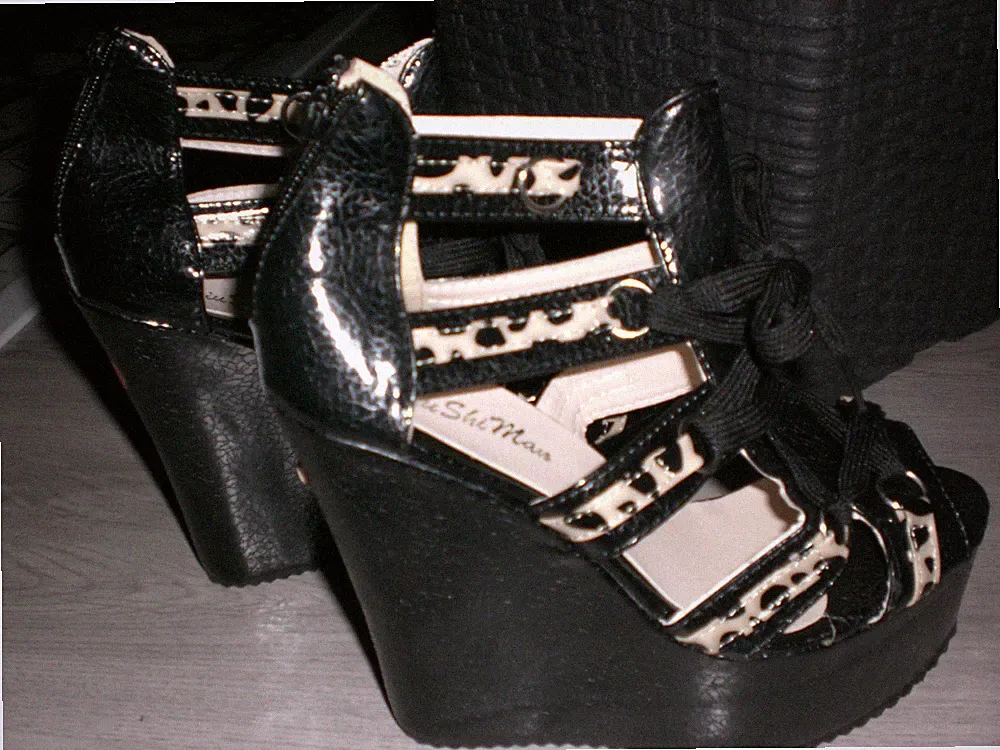 Sandalen Plateau Keilabsatz schwarz Gr.37 NEU