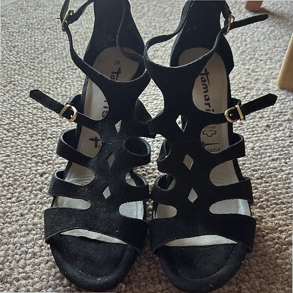 Sandalen, schwarz Größe 38, Keilabsatz von Tamaris ,sehr guter Zustand -wie Neu