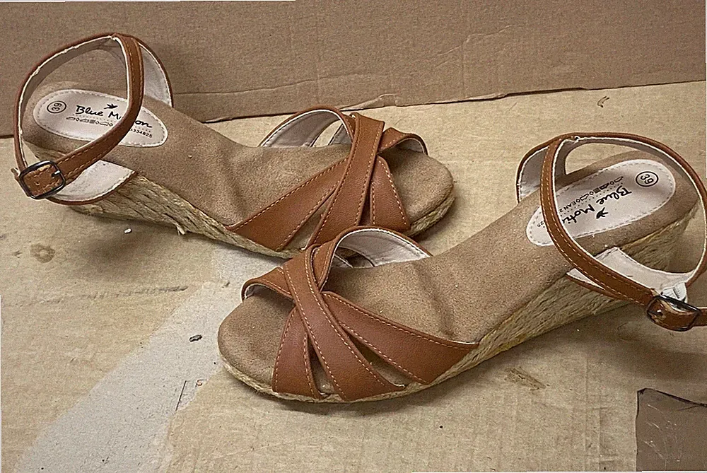 Sandalen von Blue Motion Gr. 39 Keilabsatz 6,5 cm Bastoptik braun neu