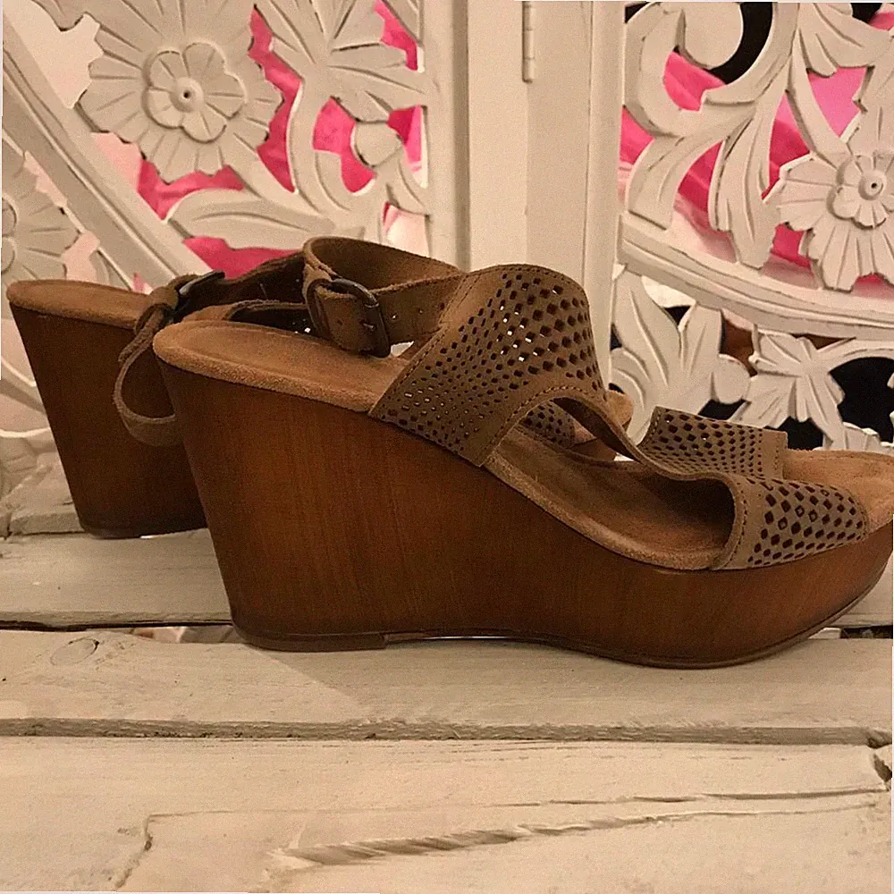 SANDALEN WEDGE PLATEAU KEILABSATZ VELOURLEDER DAMEN COGNAC BRAUN GR. 39- WIE NEU
