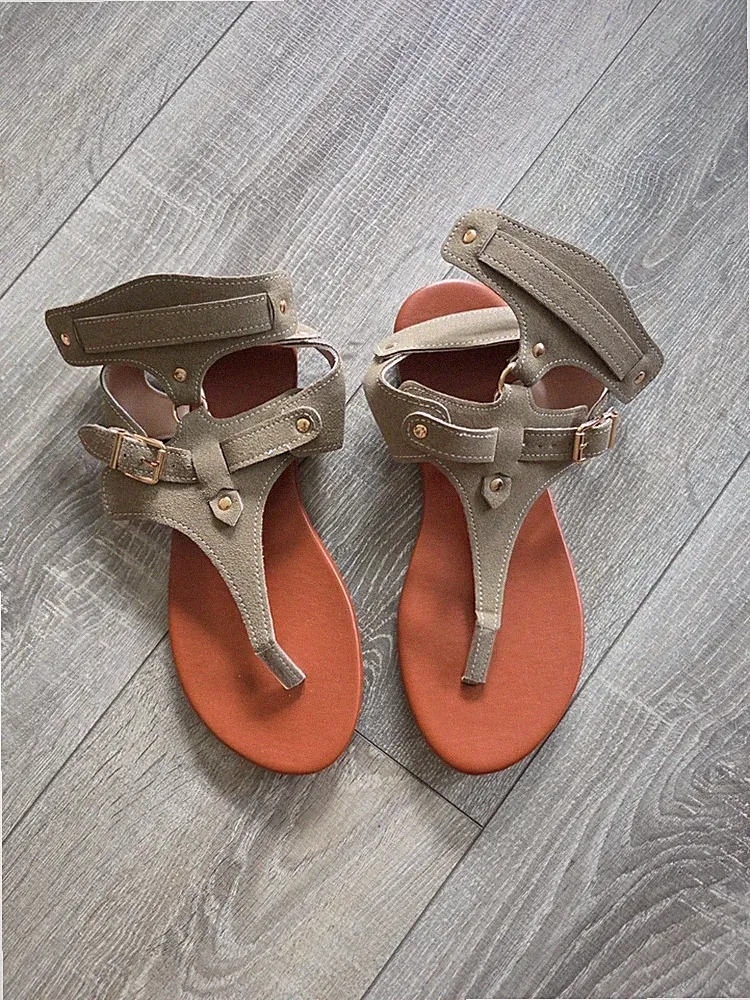Sandalen – Zehenschuhe mit Knöchelriemen