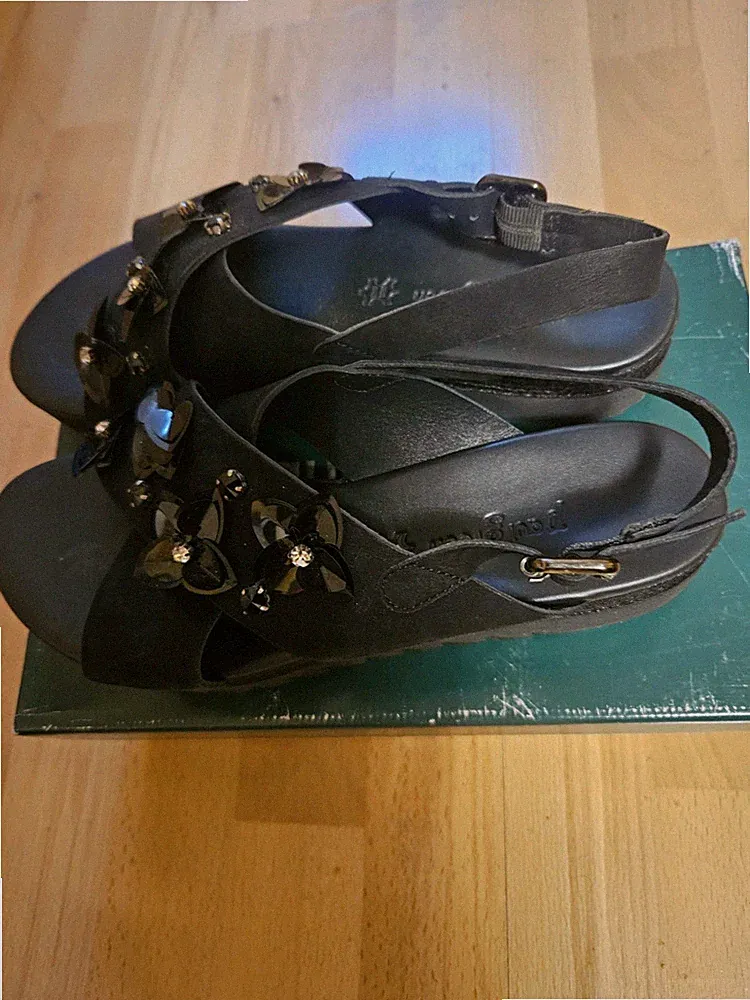 Sandalen zu verkaufen