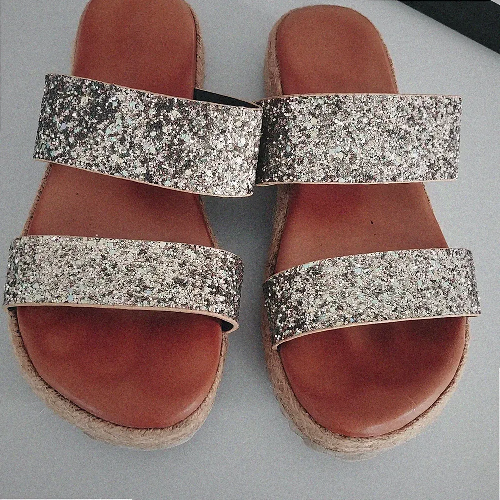 Sandalette Latschen Slipper Gr. 39 Goldglitter mit Flechtabsatz - bequeme Sohle