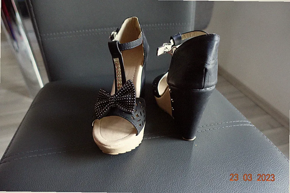 Sandalette sw Gr. 35Plateau mit Keilabsatz 9 cm, Plateau 2,4 cm Schleife Glitzer