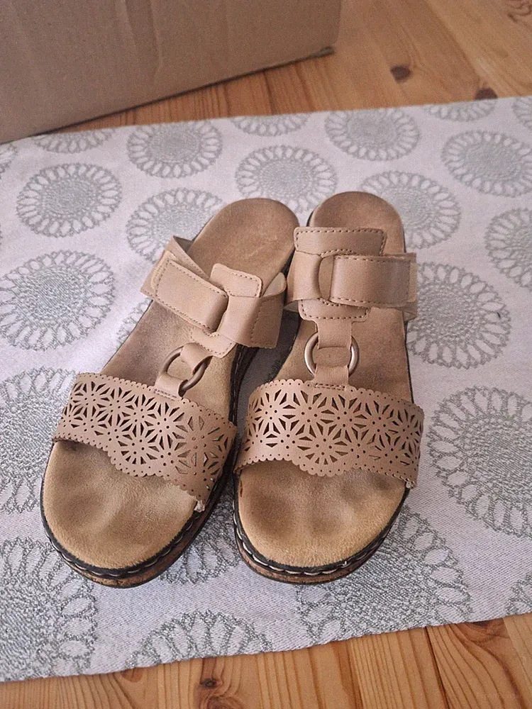 Schicke RIEKER Pantolette mit Keilabsatz in Hellbraun - Gr. 39 - guter Zustand