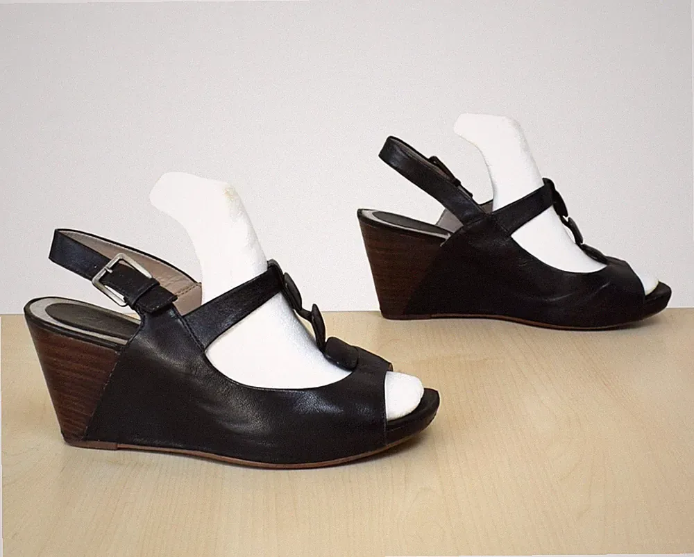 schöne Clarks Keilabsatz Sandaletten Gr. 40 bzw. UK 7 (Innenmaß s. Foto)