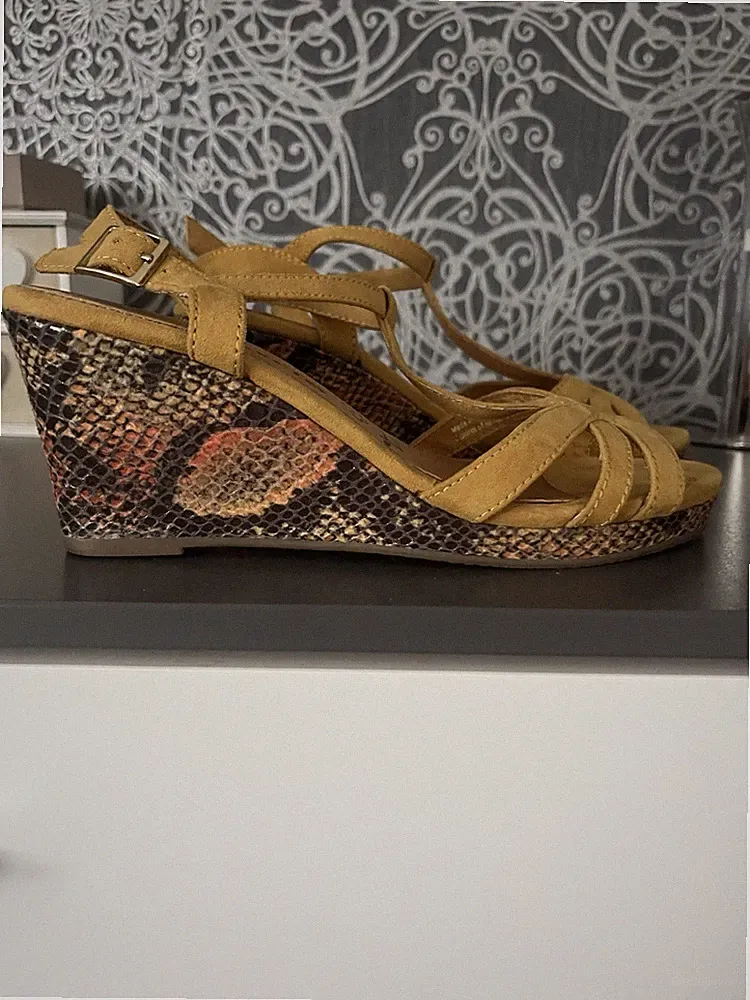 Schöne Sandalette, Wedges, Tamaris, Gr. 36, Curry/ Snake