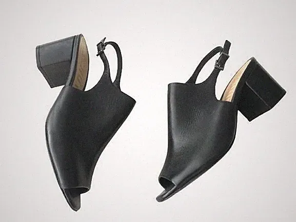 Schutz Atanado weiche schwarze High Heel Sandalen Slipper Keilabsatz Schuhe Gr. BR 7 39