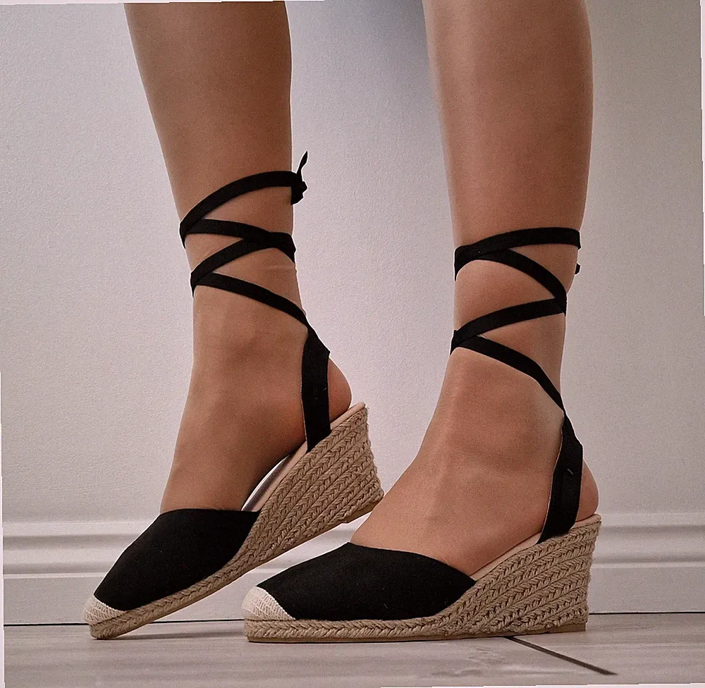 Schwarze Damen-Espadrille-Sandalen Knöchelriemen zum Binden Keilabsatz Plateauschuhe neu