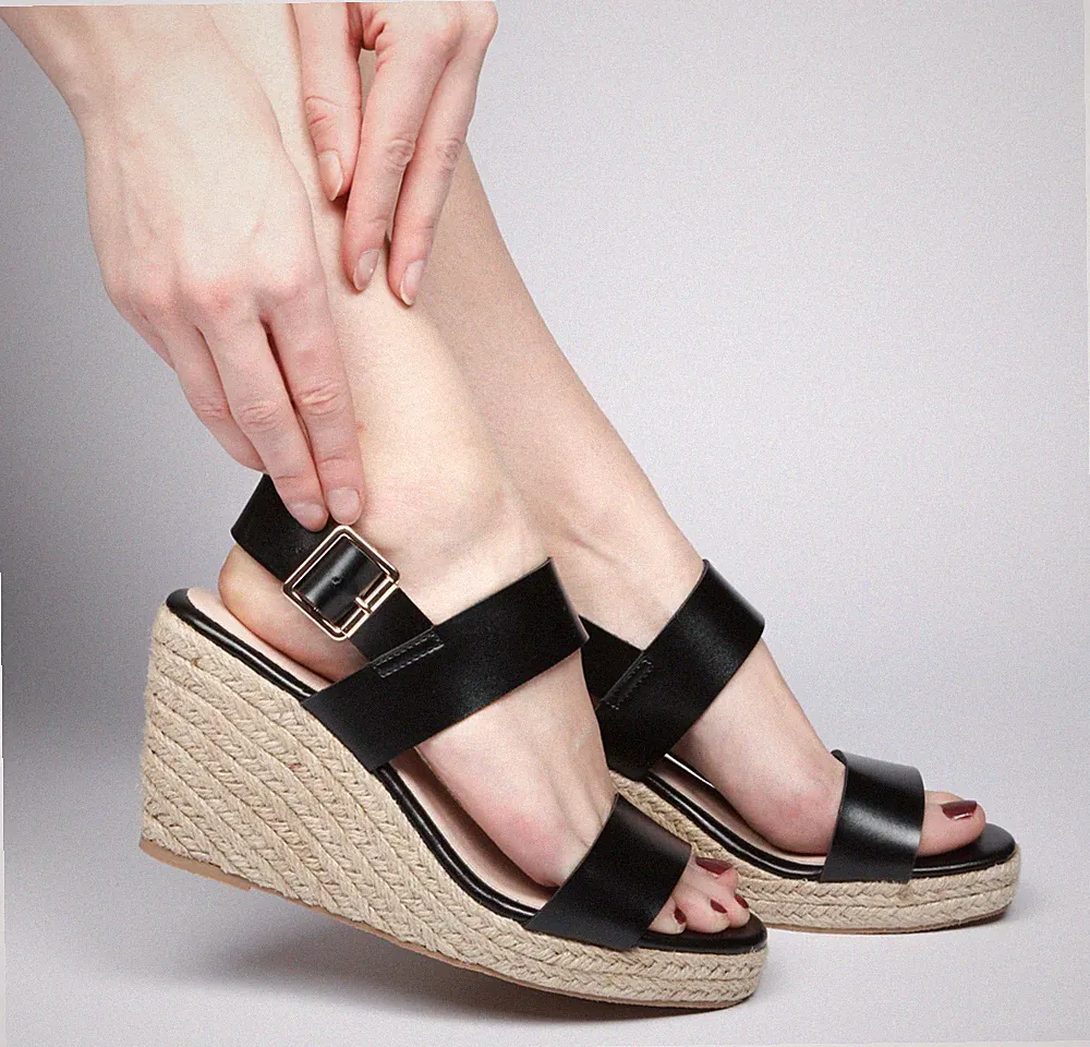 SCHWARZE DAMEN-ESPADRILLES MIT HOHEM KEILABSATZ UND SCHNALLE PEEPTOE SOMMER-SANDALEN SCHUHE