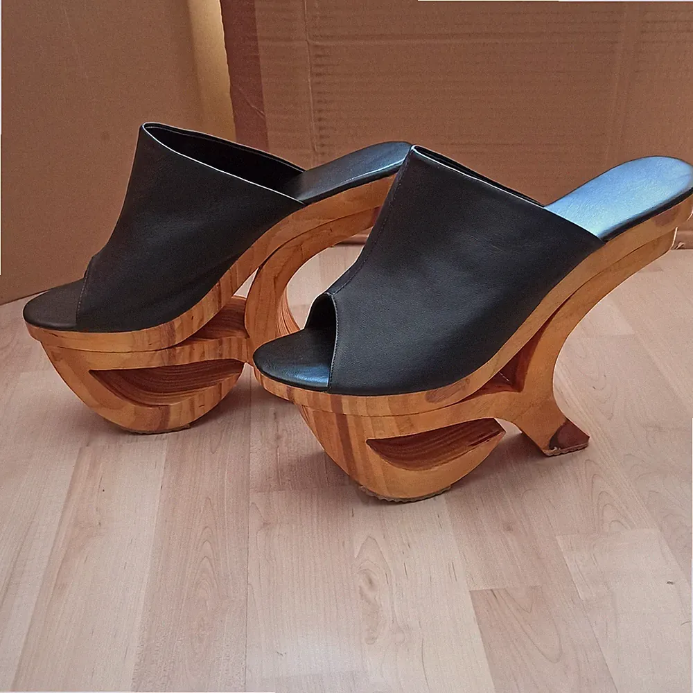Schwarze Plateau High Heel Sandaletten aus Holz in Größe 47