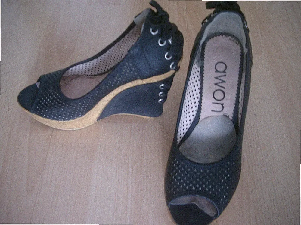 schwarze Pumps mit Keilabsatz 10 cm Gr. 39