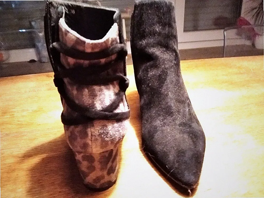 Schwarze Stiefelette, Leder innen und außen, 38, Schwarz/Blau, Leomuster vorne
