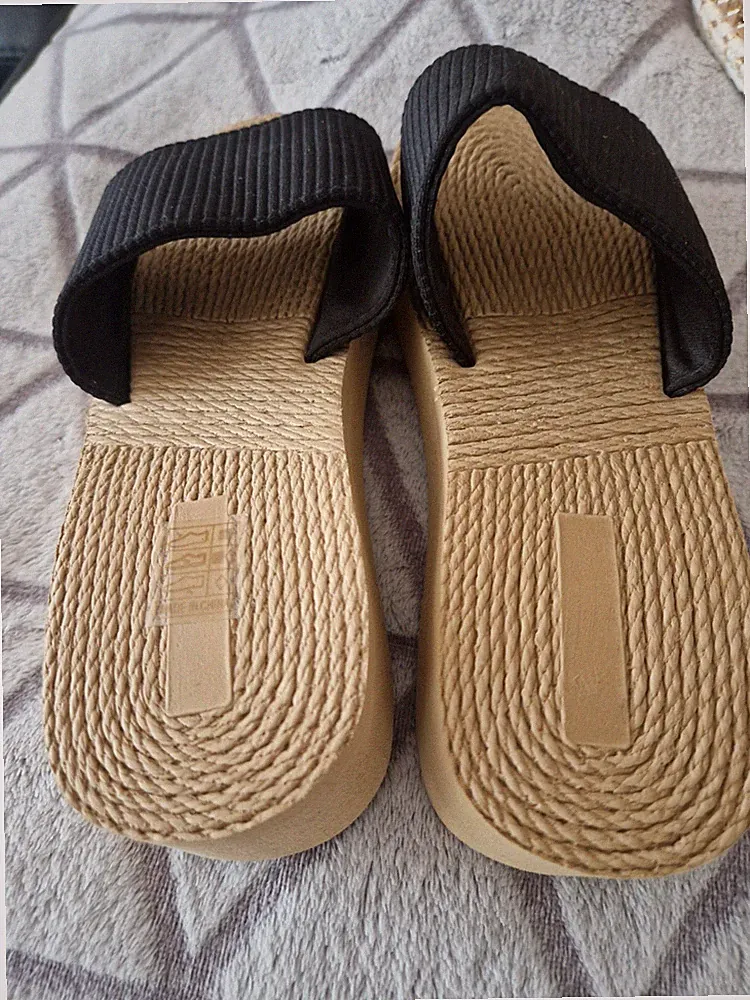 Sehr bequeme Pantolette mit Keilabsatz Größe 36