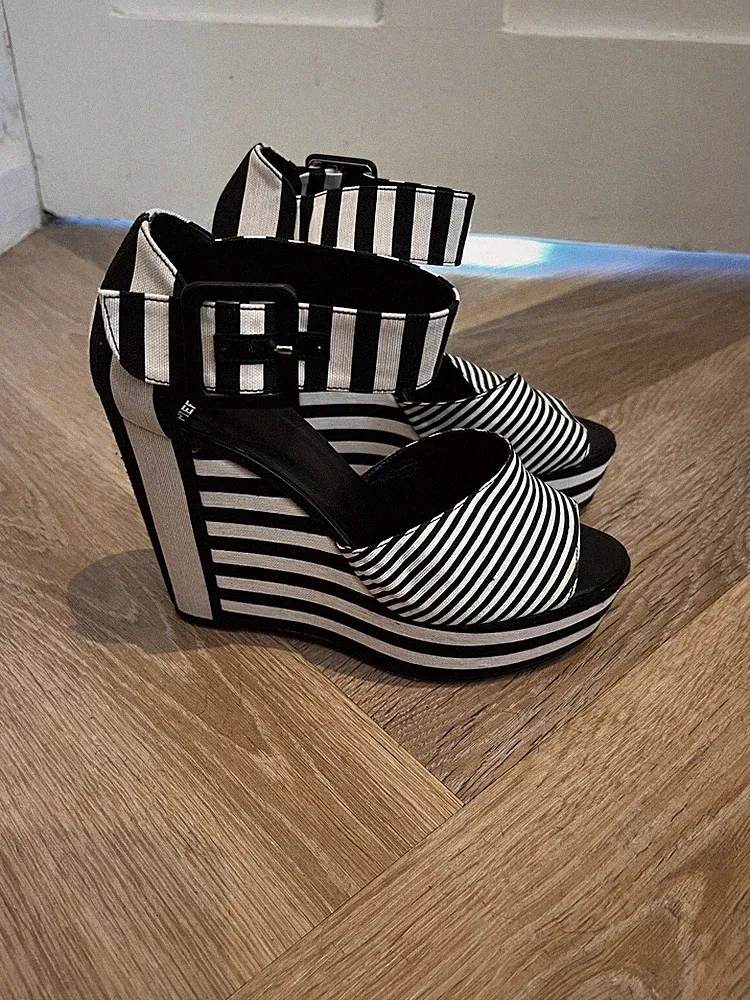 Seltene 90’s Pierre Hardy schwarz-weiß gestreifte Sommer Wedges Absatz Sandalen 37