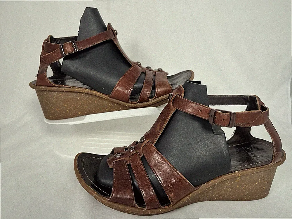 Seltene Clarks Muster Sandalen UK 5 D braun Leder Keilabsatz Gladiator Style