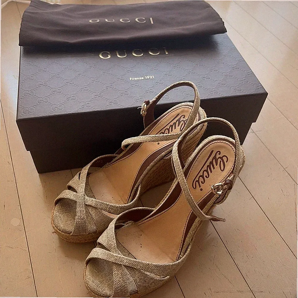 Seltene Gucci beige Espadrille Keilabsatz Sandalen Damen 35,5 Absatz 11 cm Ka...