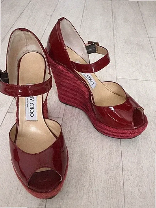 Seltene Jimmy Choo Keilabsatz Schuhe Größe 36 dunkelrot Lackleder Heels