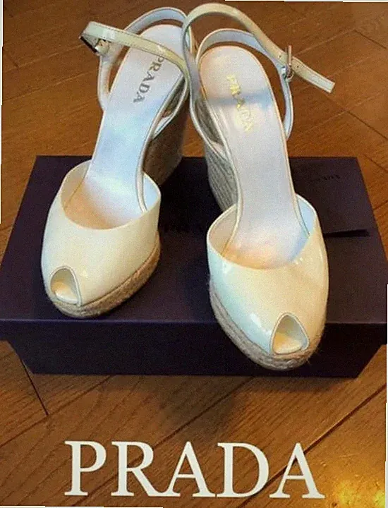 Seltene PRADA Keilabsatz Espadrille Sandalen weiß Lackleder Größe 36 23 cm Ab...