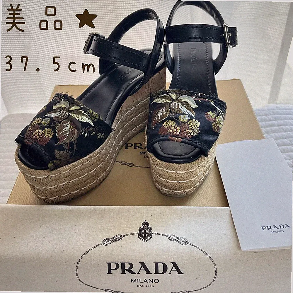 Seltene PRADA Keilsohle Plateau Sandalen Seide Stickerei Kork Absatz 37,5