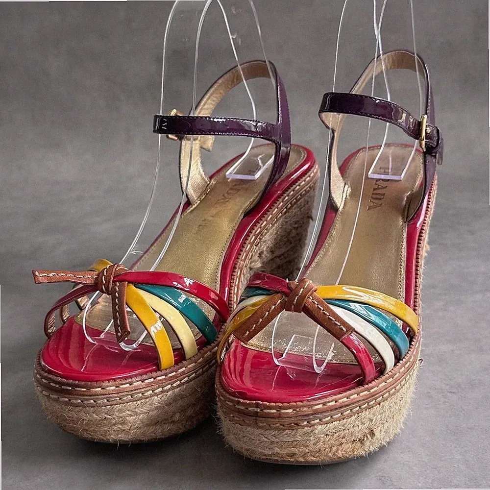 Seltene PRADA Multicolor Lackleder Riemchen Keilabsatz Sandalen Größe 37 US 7