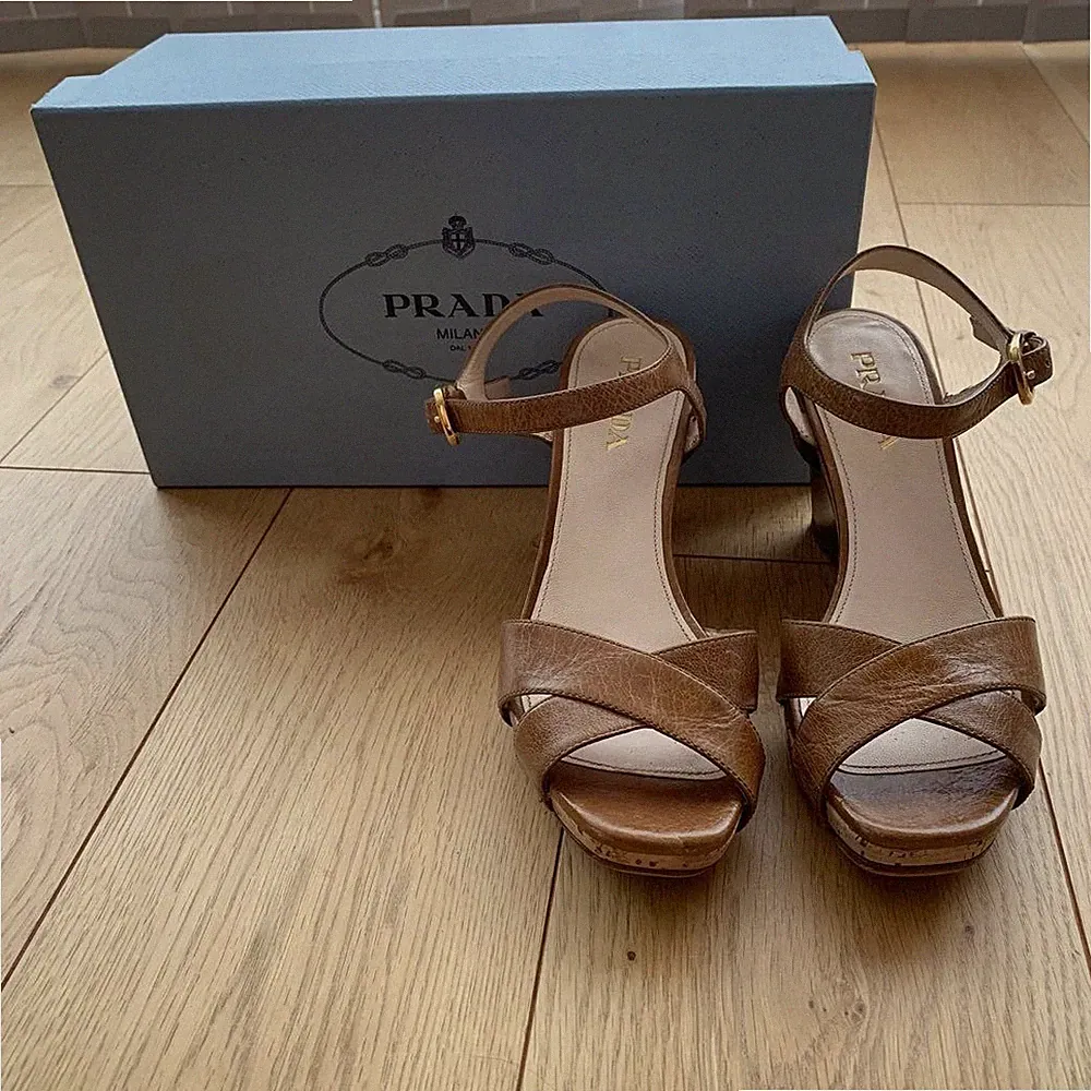 Seltene PRADA Sandalen Keilsohle braun Korkabsatz 9 cm US 5,5 35,5 EU 36,5