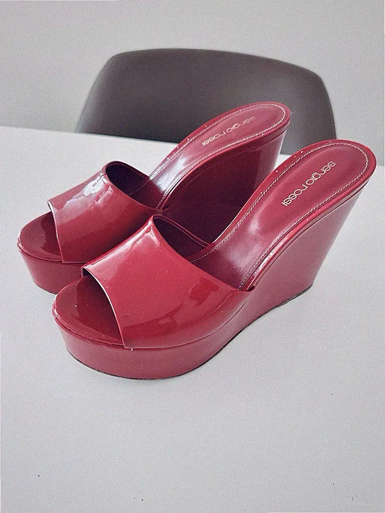 SERGIO ROSSI Rot Lackleder Plateau Keilabsatz Sandalen Pantoletten EU41 UK8...