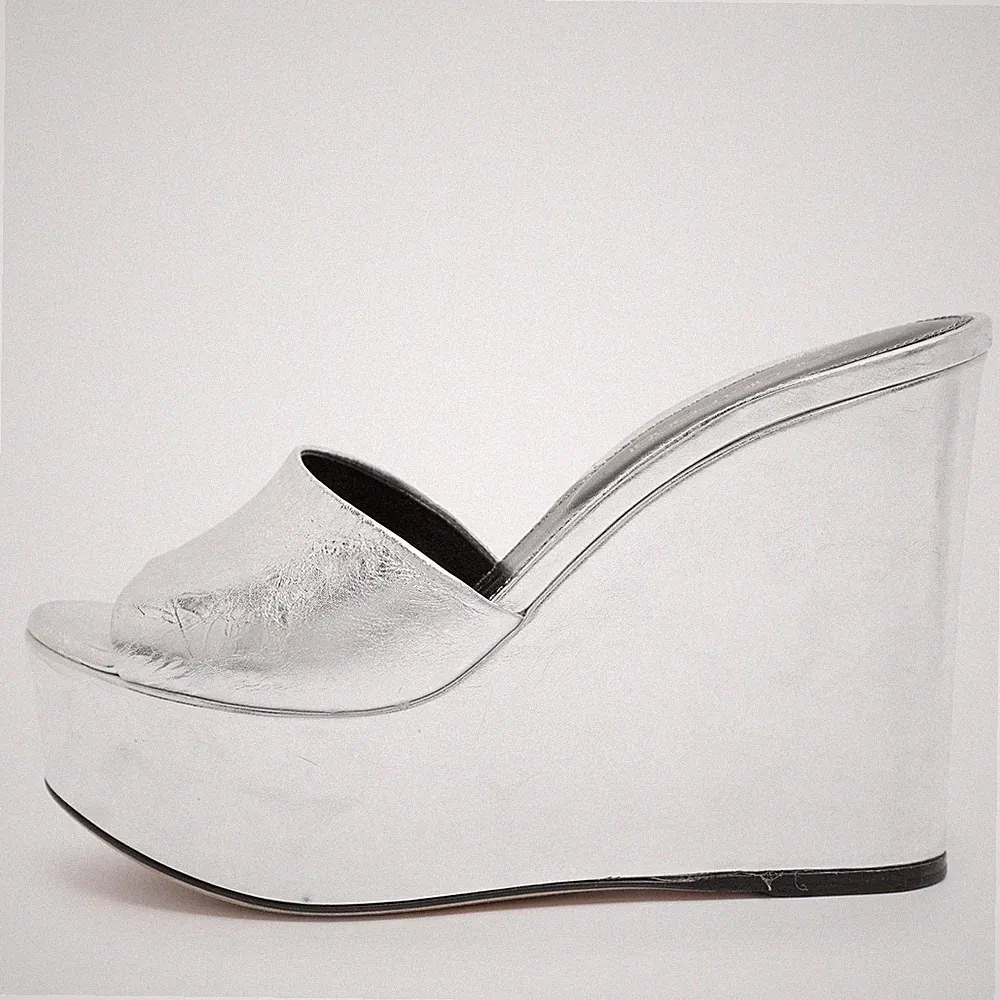 Sergio Rossi Silber Lackleder Lakeesha Keilabsatz Sandalen Größe 35