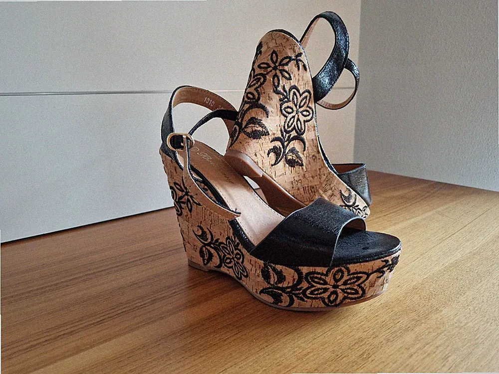 Sexy edle Keilabsatz Schuhe Black Florales Strickmuster Gr.38 Neu Urlaub Party