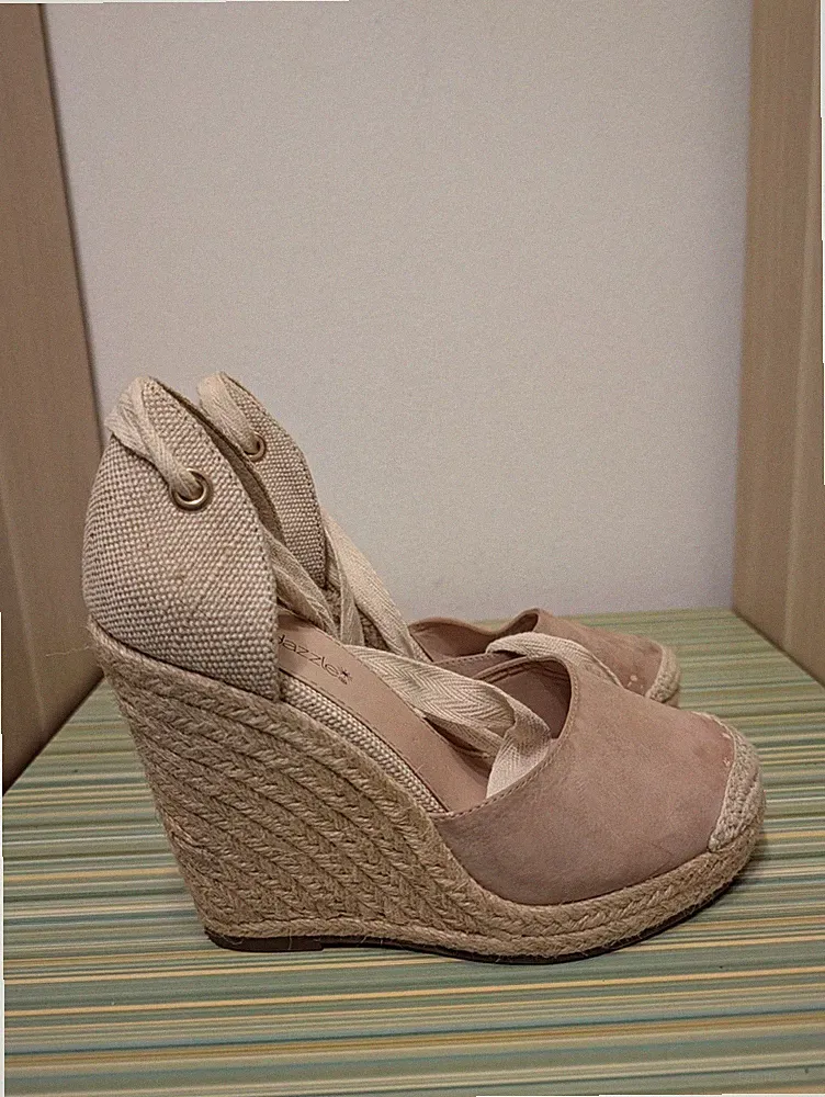 ShoeDazzle Keilsandaletten Espadrilles Beige Nude Keilabsatz Schnürung Gr. 37
