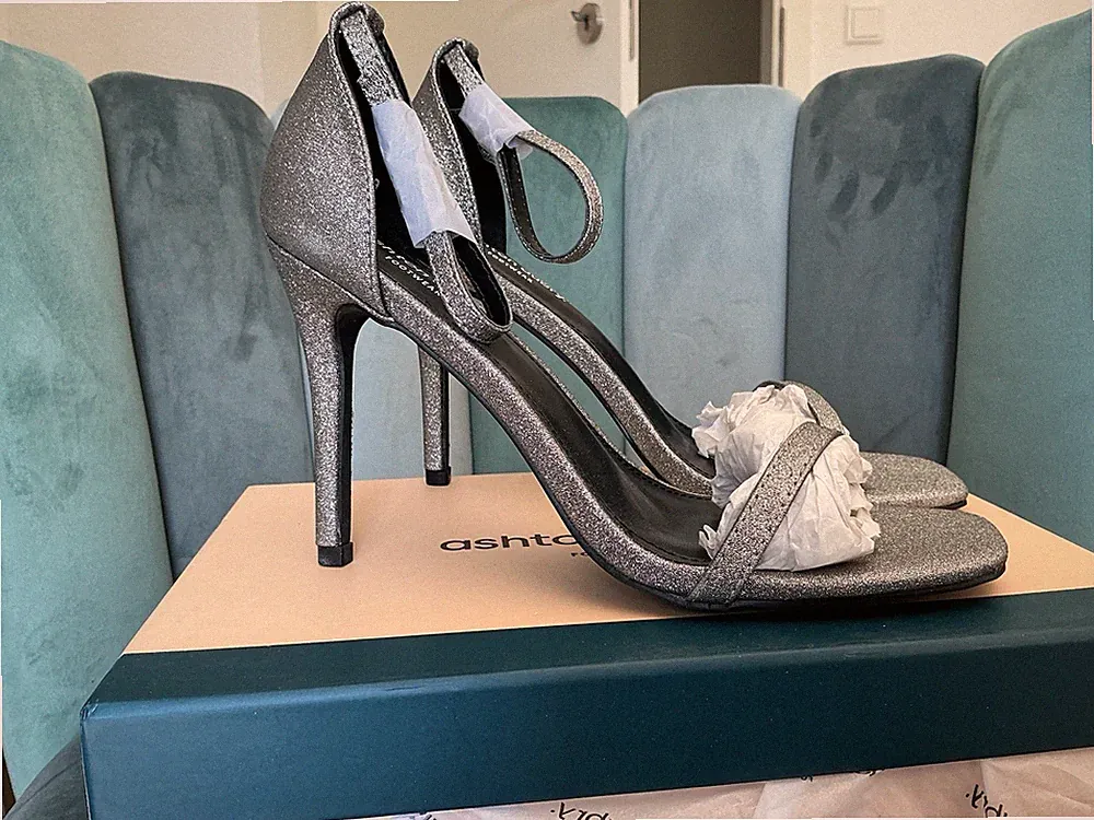 Silber glitzernde Sandaletten Von Ashton Aubrey
