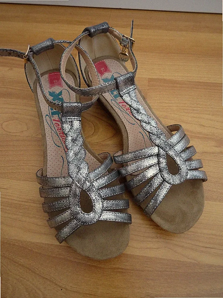 silberne Sandalen mit Keilabsatz von XTI, Größe 37 - NEU