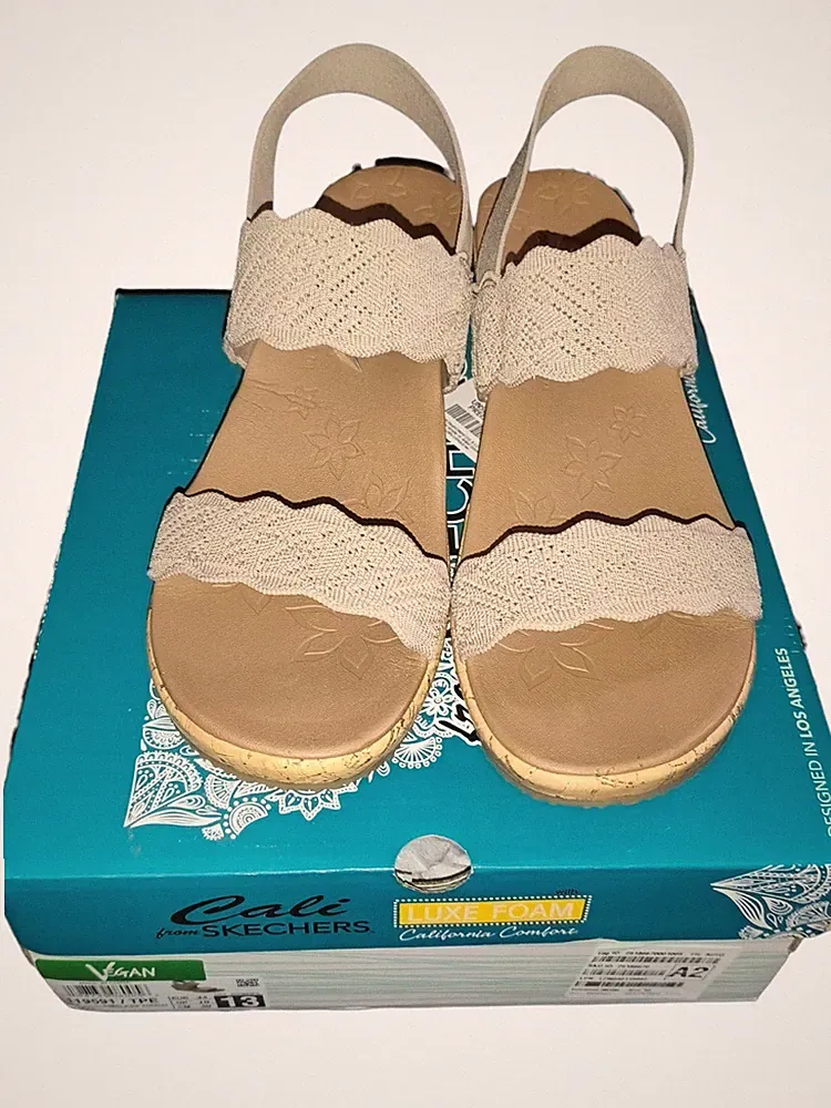 Skechers Beverlee Sandalen 43 Keilabsatz Taupe Damen Neu
