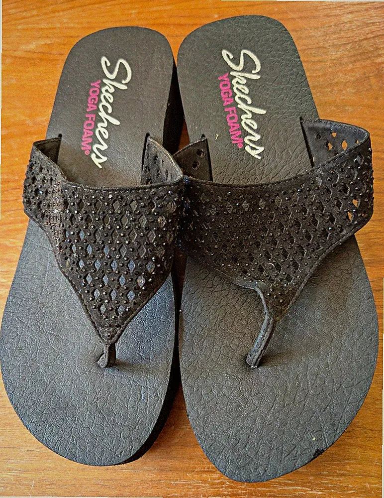 SKECHERS Yoga Foam Zehentrenner Sandalen Keilabsatz Strass Schwarz Gr39