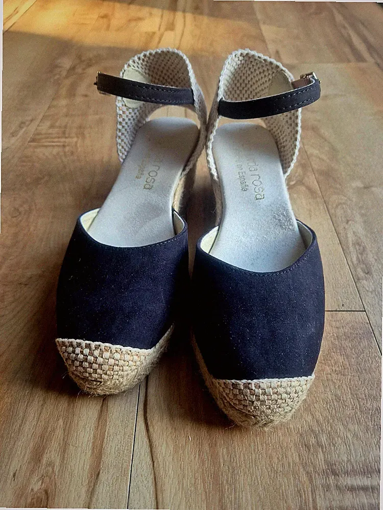 Sommerliche Espadrilles von La Vida rosa Größe 37 in schwarz mit Keilabsatz