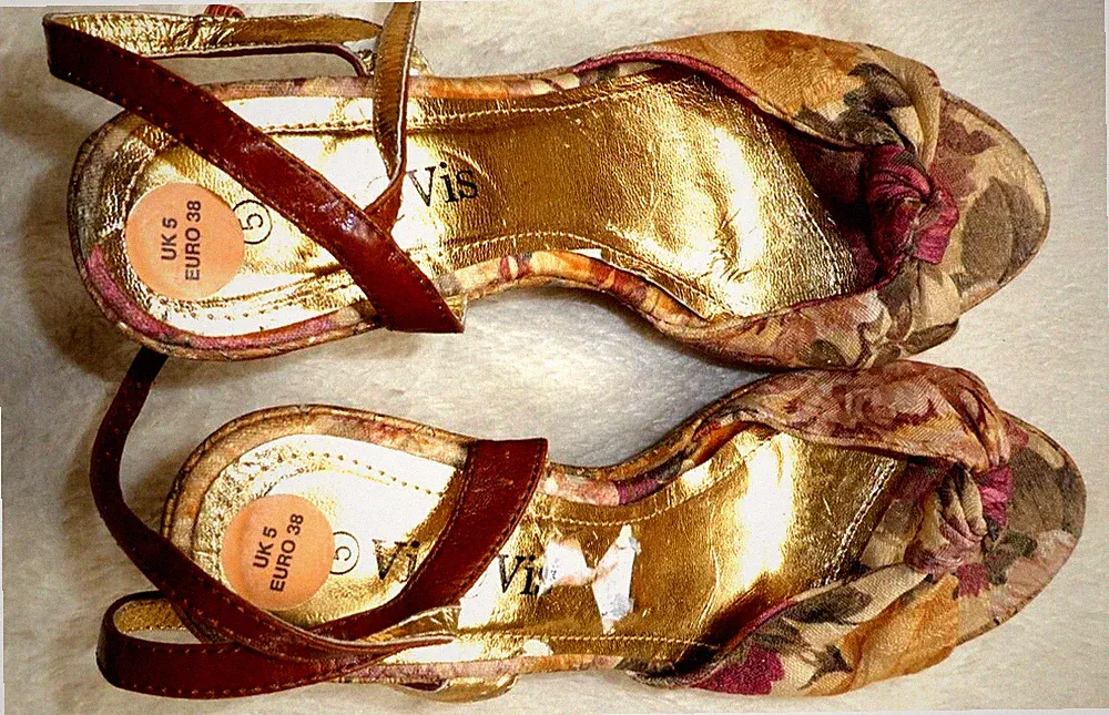 Sommerschuhe, Sandalen mit Keilabsatz Gr. 38