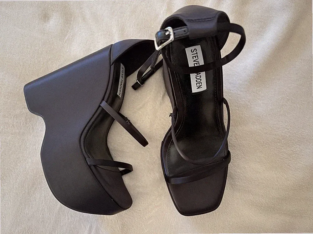STEVE MADDEN Sandalen Keilabsatz Seidensatin schwarz neu mit Karton Nummer 40