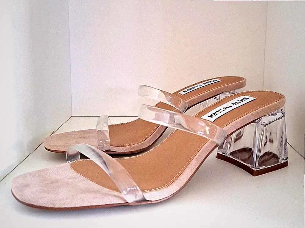 Gepolsterter Riemen Keilabsatz Sandalen