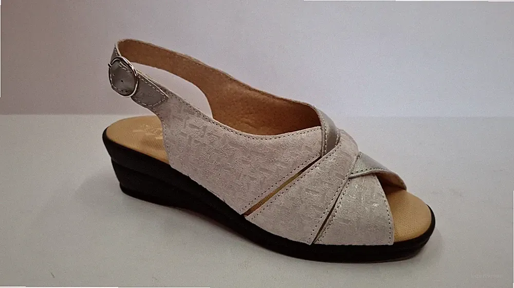 StilediVita Sandalen Frau C / Keilabsätze Und Gurt Schnalle - Allbia ( Alu/Weiß