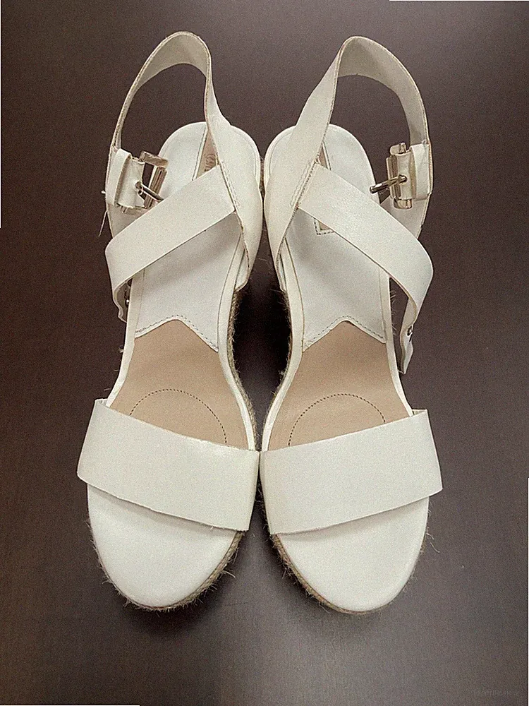 STRADIVARIUS SANDALEN WEISS MIT PLATEAU UND KEILABSATZ GR. 38